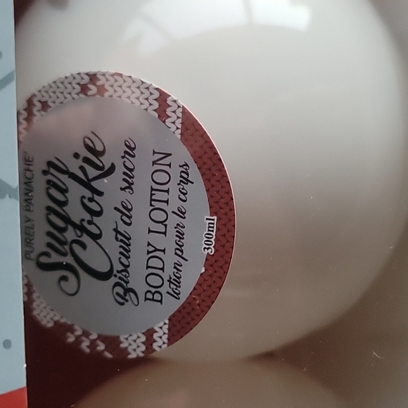 Fa La La Bath set - includes sugar cookie shower gel, body lotion & bubble bath - Picture 4 of 5